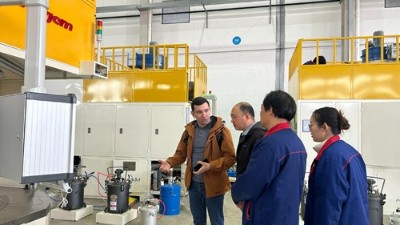俄羅斯客戶來啦！探秘安捷倫智能自動化噴膠機